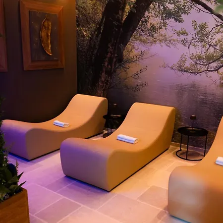 Tubhotel Szálloda 4*